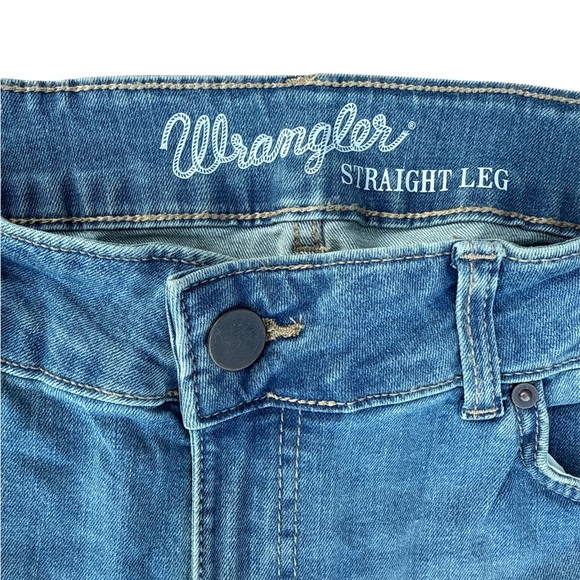Wrangler Women's Straight Leg Blue Jeans 7/8 length 34 NWT - Picture 3 of 5